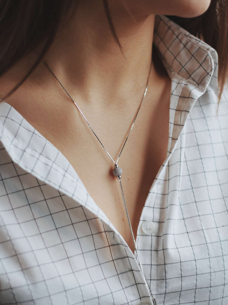 Lariat pendant necklace